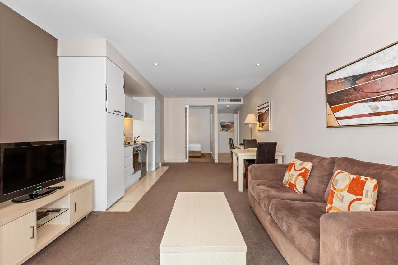 Belle Escapes - Glenelg Seaside Apartment Экстерьер фото