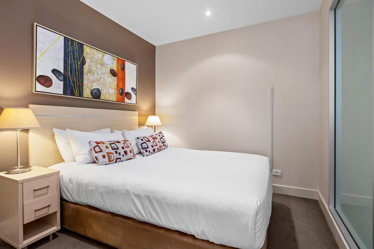 Belle Escapes - Glenelg Seaside Apartment Экстерьер фото