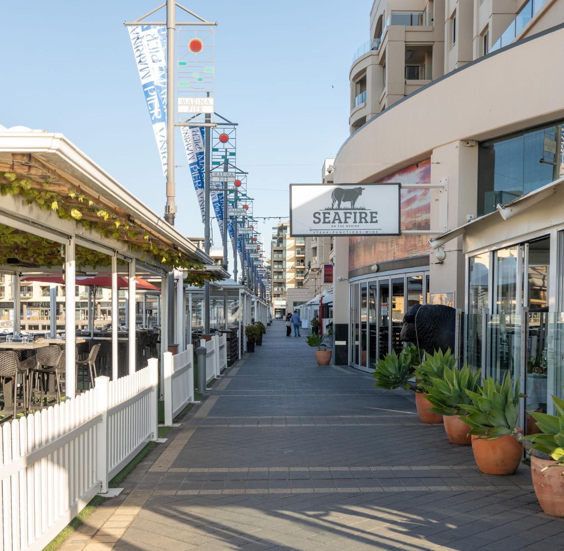 Belle Escapes - Glenelg Seaside Apartment Экстерьер фото